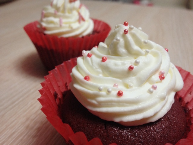 经典红丝绒杯子蛋糕（red velvet cupcake）