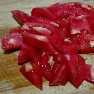 懶人餐——番茄辛拉麵的做法 步骤1