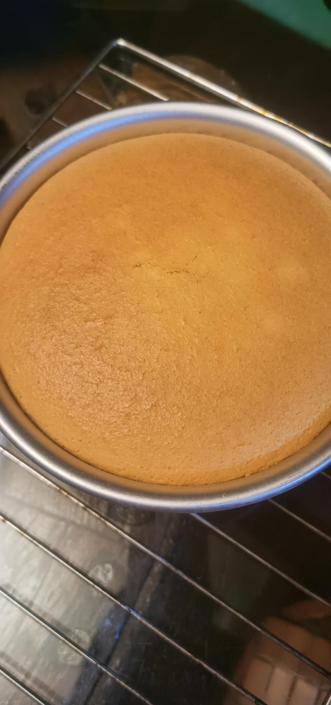 6寸基础版戚风蛋糕胚（附上我做的黄金果生日蛋糕）