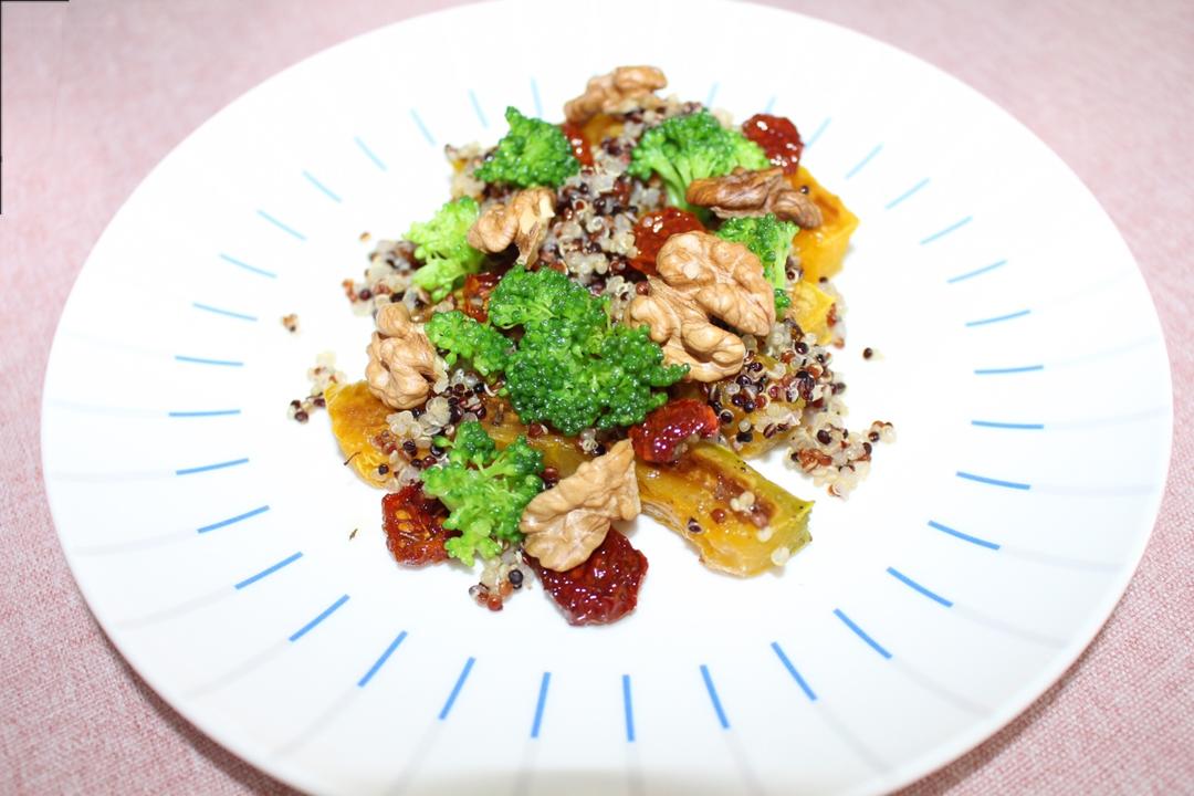 烤坚果南瓜藜麦沙拉