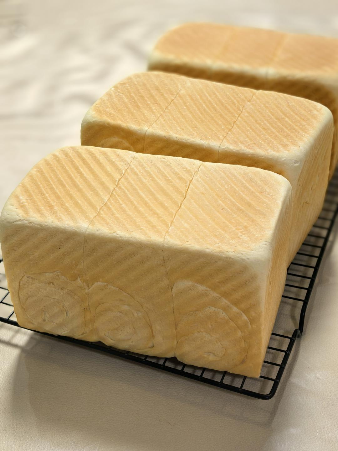 吐司，奶香手撕面包，超级香浓