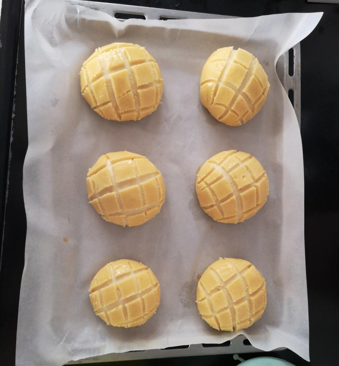 好吃到炸裂的港式菠萝包（附带制作酥皮的小视频）