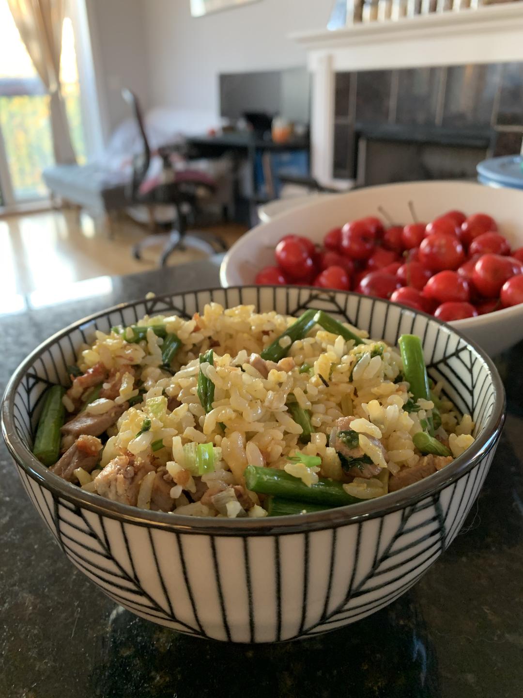 烧鹅肉蛋炒饭的做法