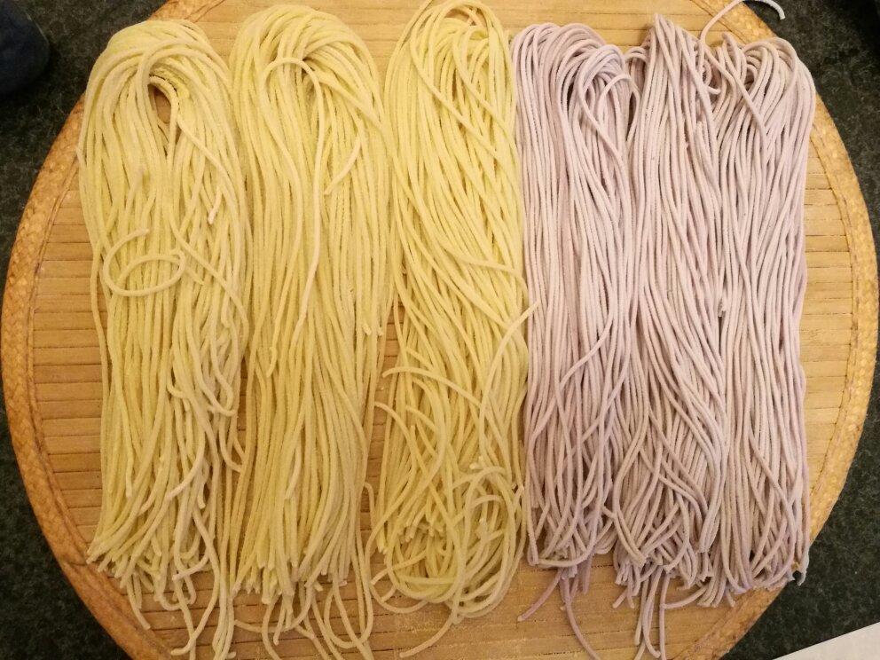 自制纯天然蔬菜汁彩色面条