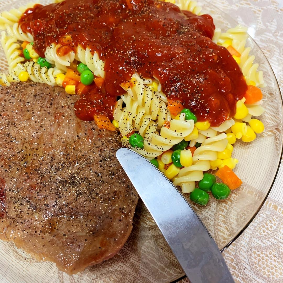 孩子说至少可以卖118元且必须光盘的好吃意大利面🍝——番茄鳀鱼螺丝粉