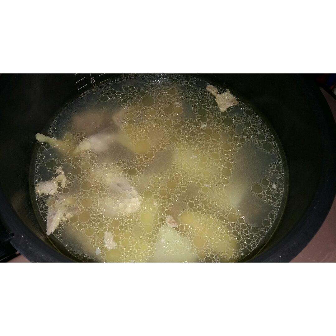 电饭锅香菇鸡汤