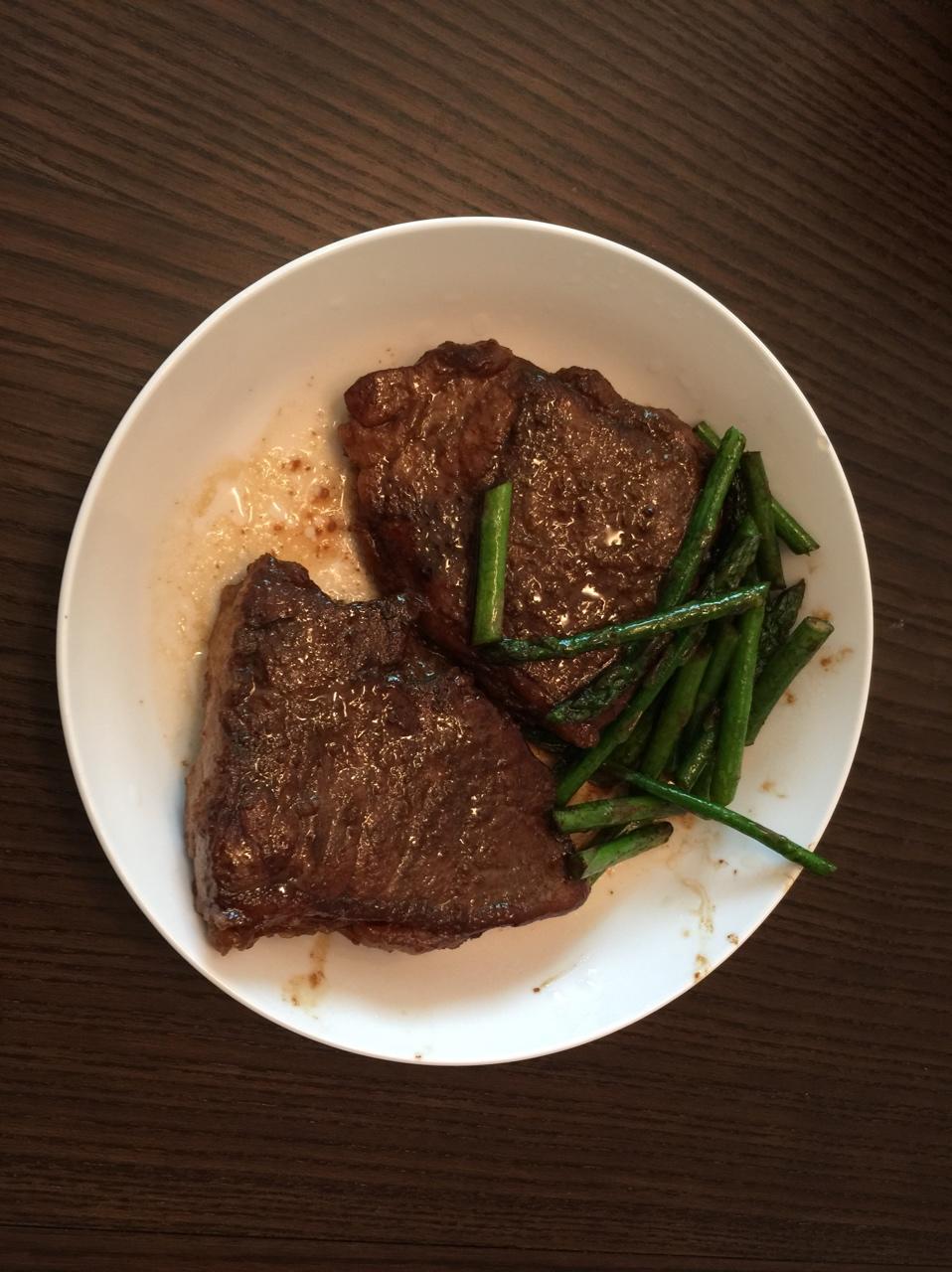 四分钟煎好一块鲜嫩多汁的牛排