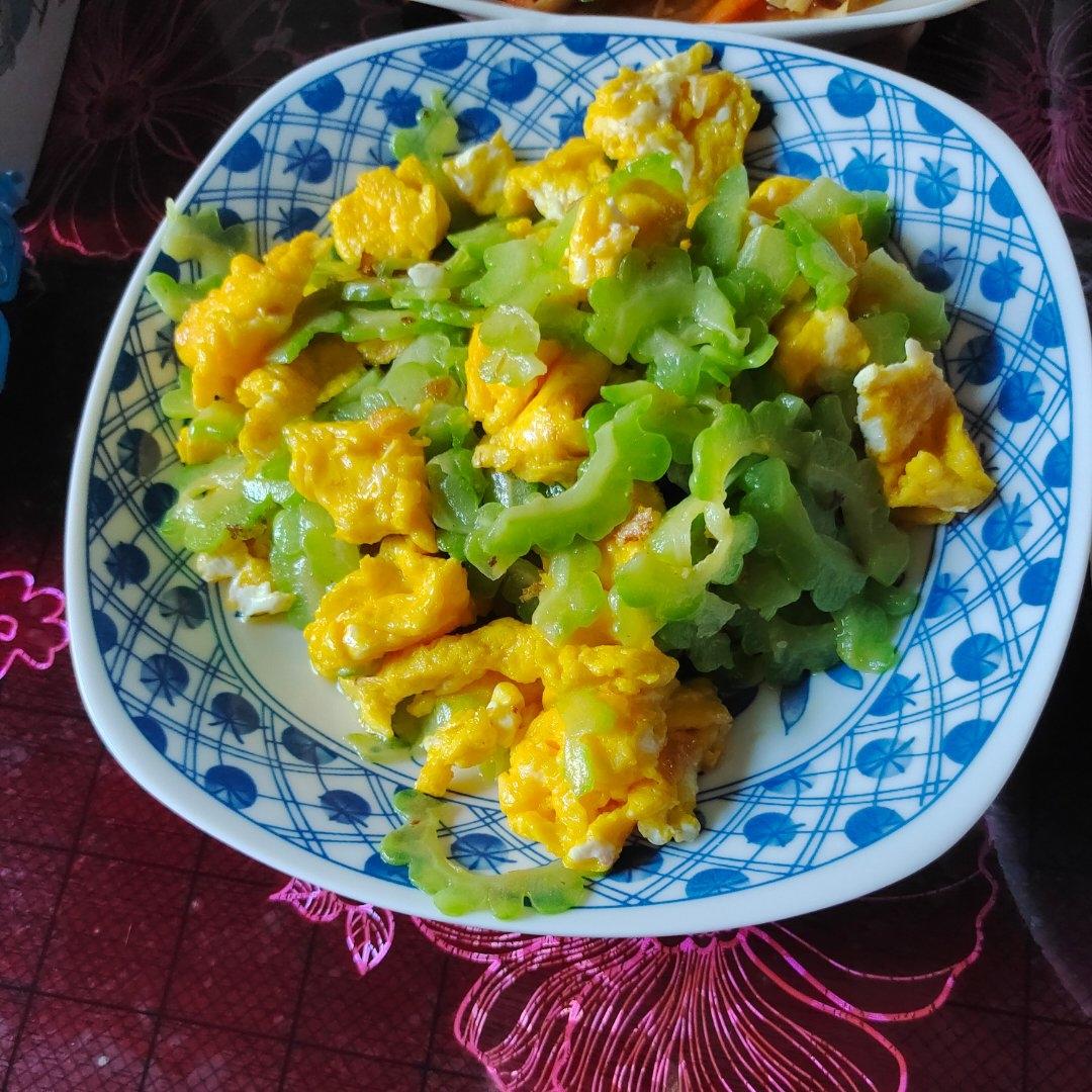 清热解毒清心明目又美容养颜～可苦可不苦的苦瓜炒鸡蛋来咯～