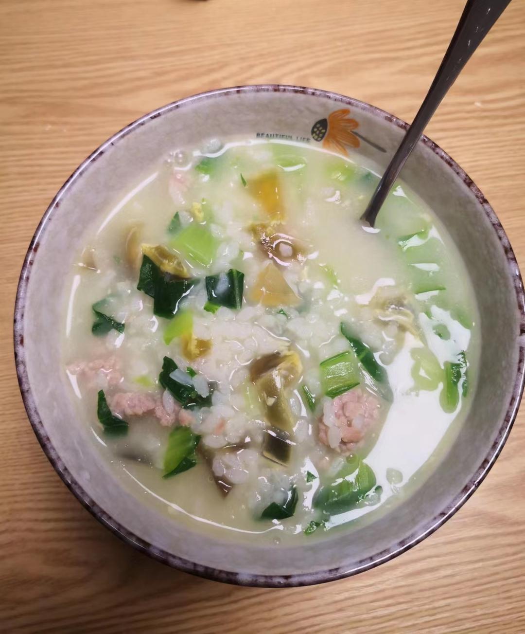 妈妈👩教我做的皮蛋瘦肉粥🥣简单快捷美味😋
