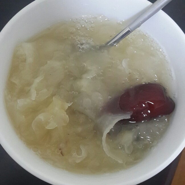 银耳红枣枸杞甜汤