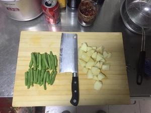 土豆豆角炖排骨的做法 步骤5