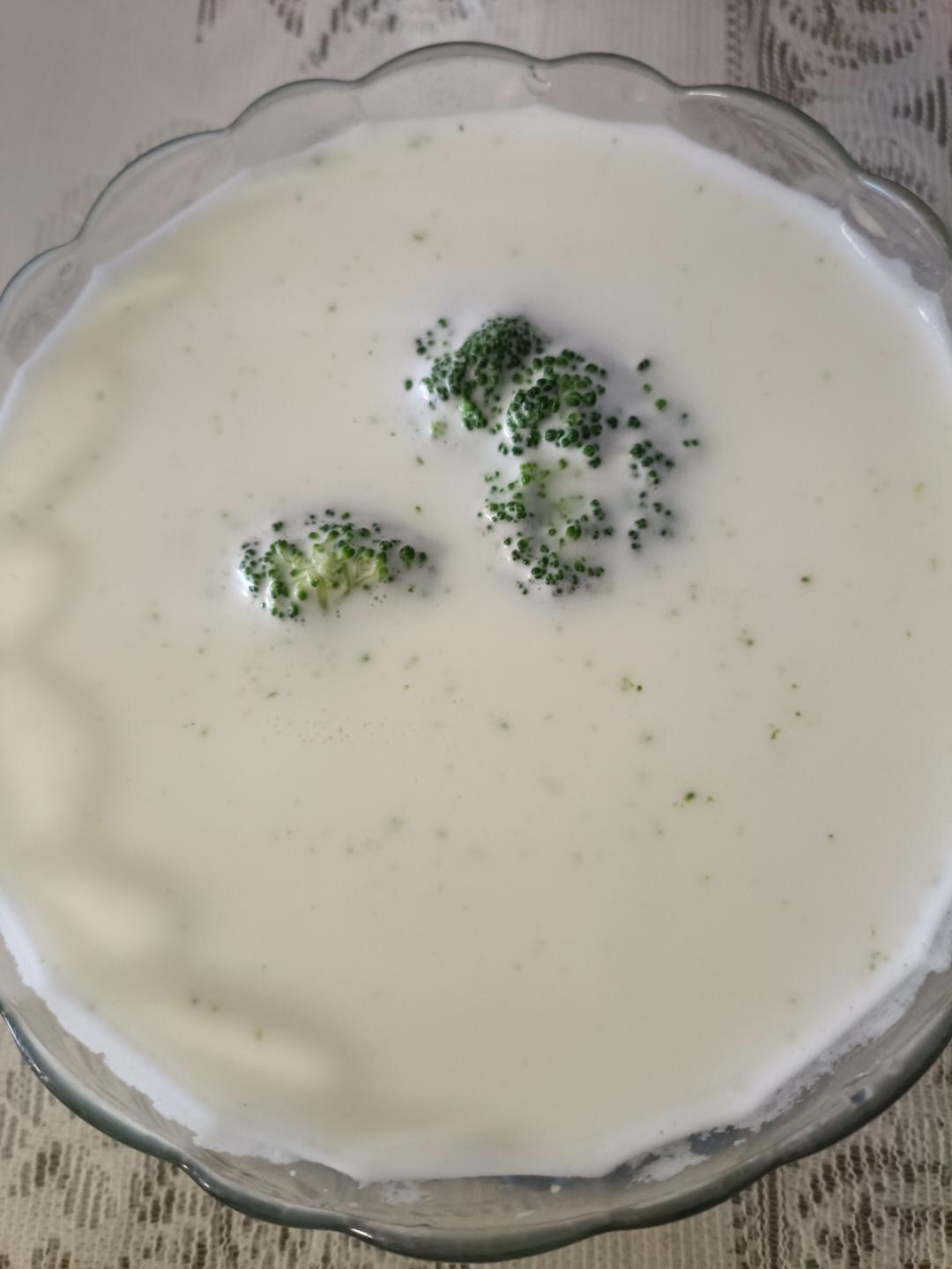 豆浆机版醇豆浆，五谷豆浆，各类豆奶，番薯胡萝卜奶昔，玉米汁，西兰花奶油浓汤，黑芝麻糊，米糊，银耳薏仁枸杞红枣莲子养颜羹，栗子核桃露，黑豆糕绿豆糕，老北京豌豆黄，红豆沙，咸香南瓜粥