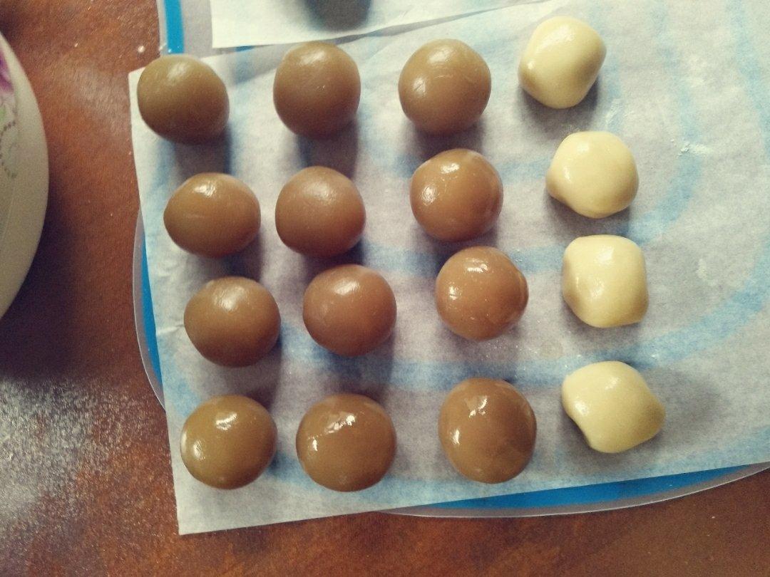 纯白莲蓉月饼