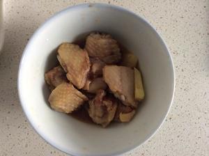 鸡翅腊肠蒸土豆的做法 步骤1