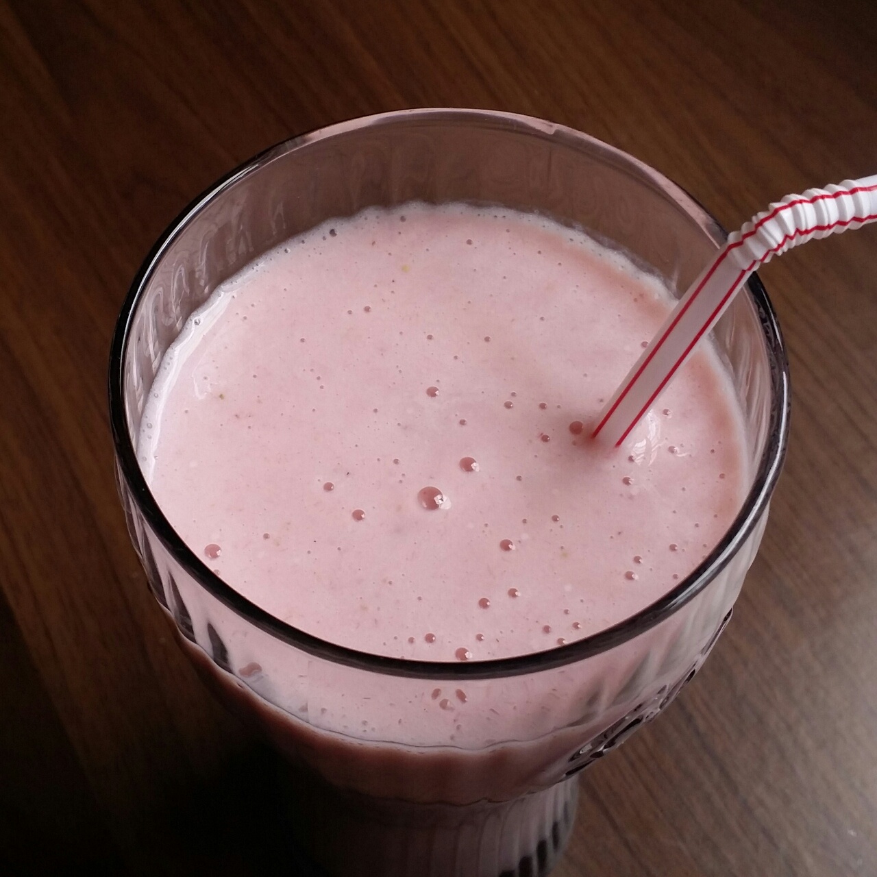 冬眠的太阳花做的香蕉草莓奶昔