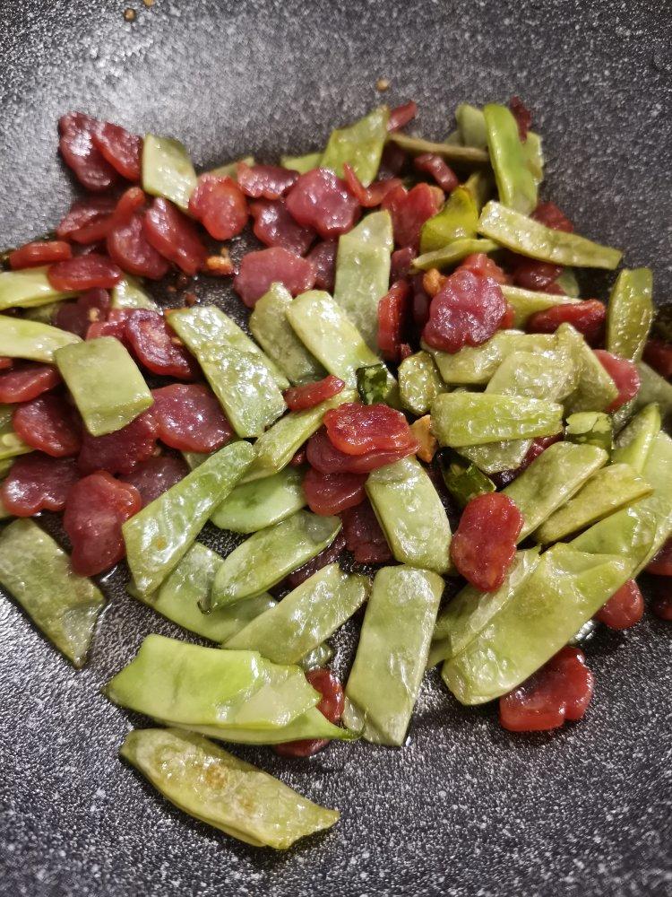 超脆爽的荷兰豆炒香肠