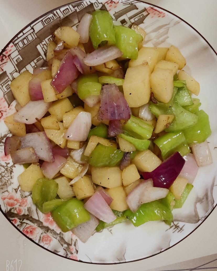 洋葱青椒炒土豆
