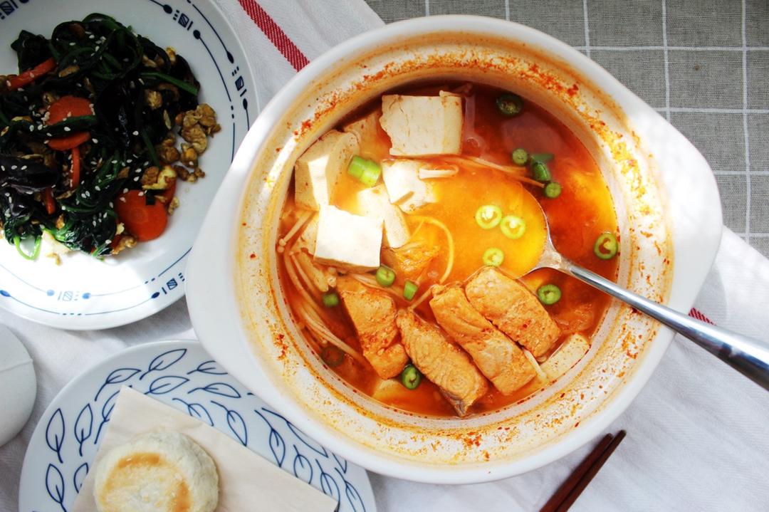 三文鱼豆腐泡菜汤