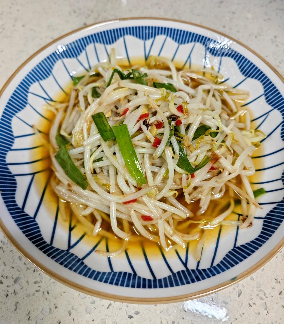 绿豆芽炒韭菜