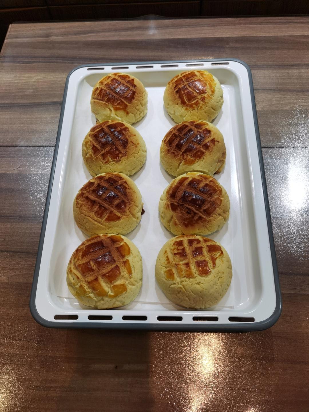 好吃到炸裂的港式菠萝包（附带制作酥皮的小视频）