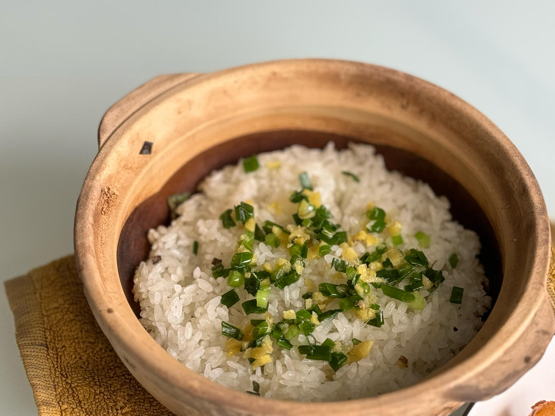 油盐饭，没菜吃饱饭，最简单的煲仔饭