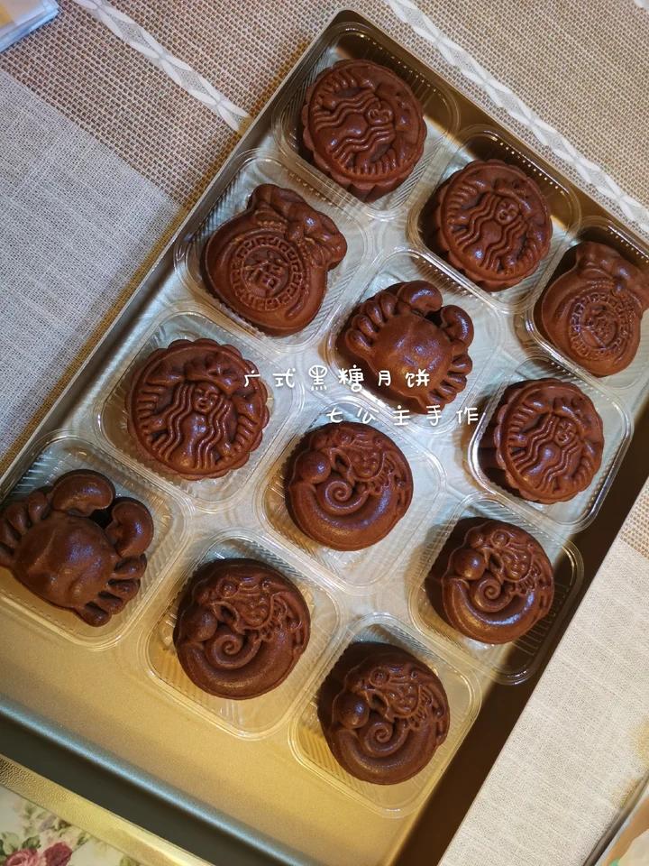 黑糖椰蓉蔓越莓月饼