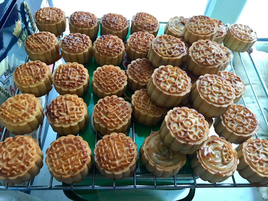 广式月饼—蛋黄莲蓉月饼