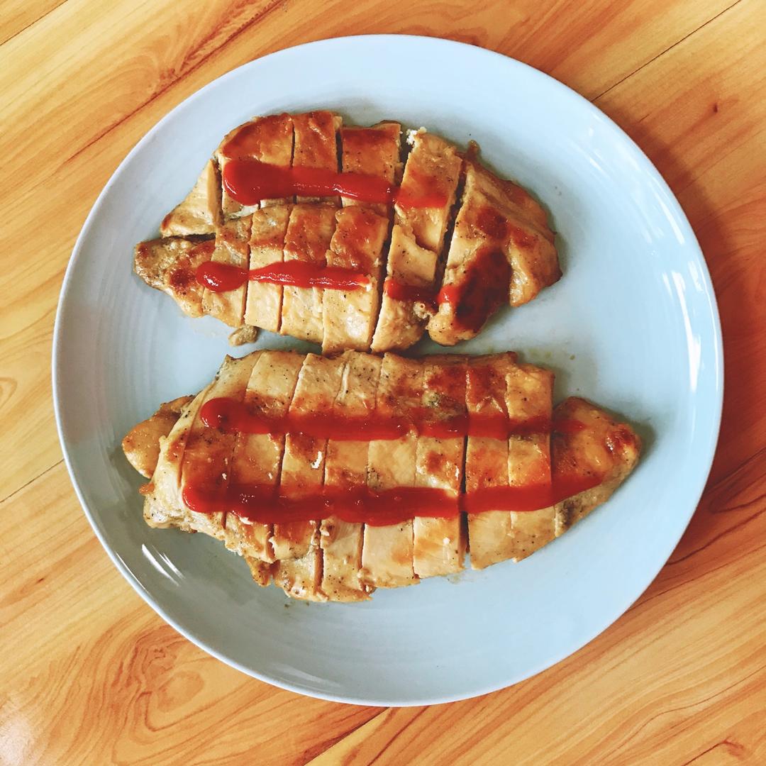 健身厨男版：香煎滑嫩鸡胸肉，全网最流行的鸡胸吃法！
