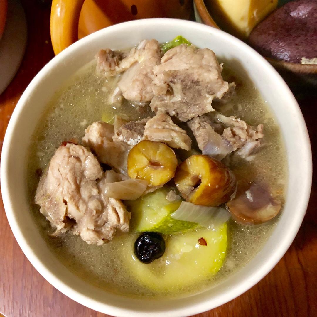 排骨玉米胡萝卜汤