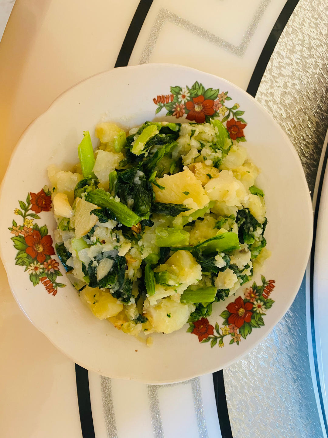 土豆划小白菜