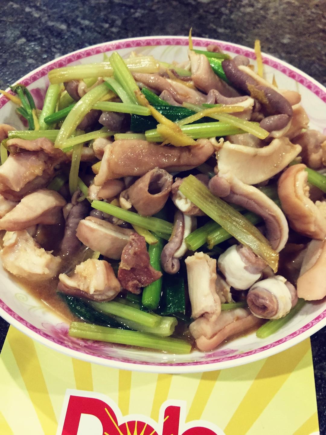 芹菜炒猪肚