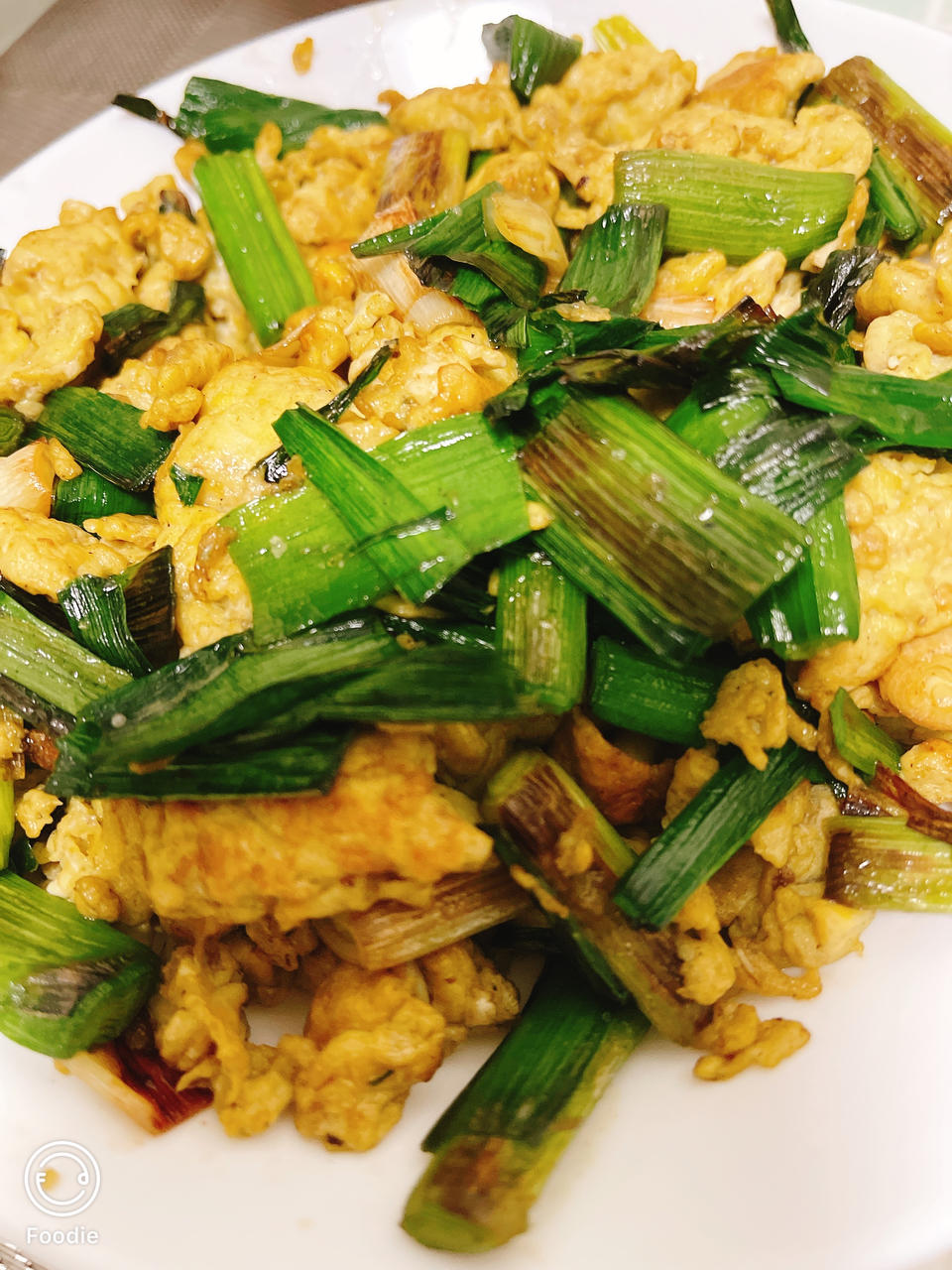 不会炒出汤汁的蒜苗炒鸡蛋