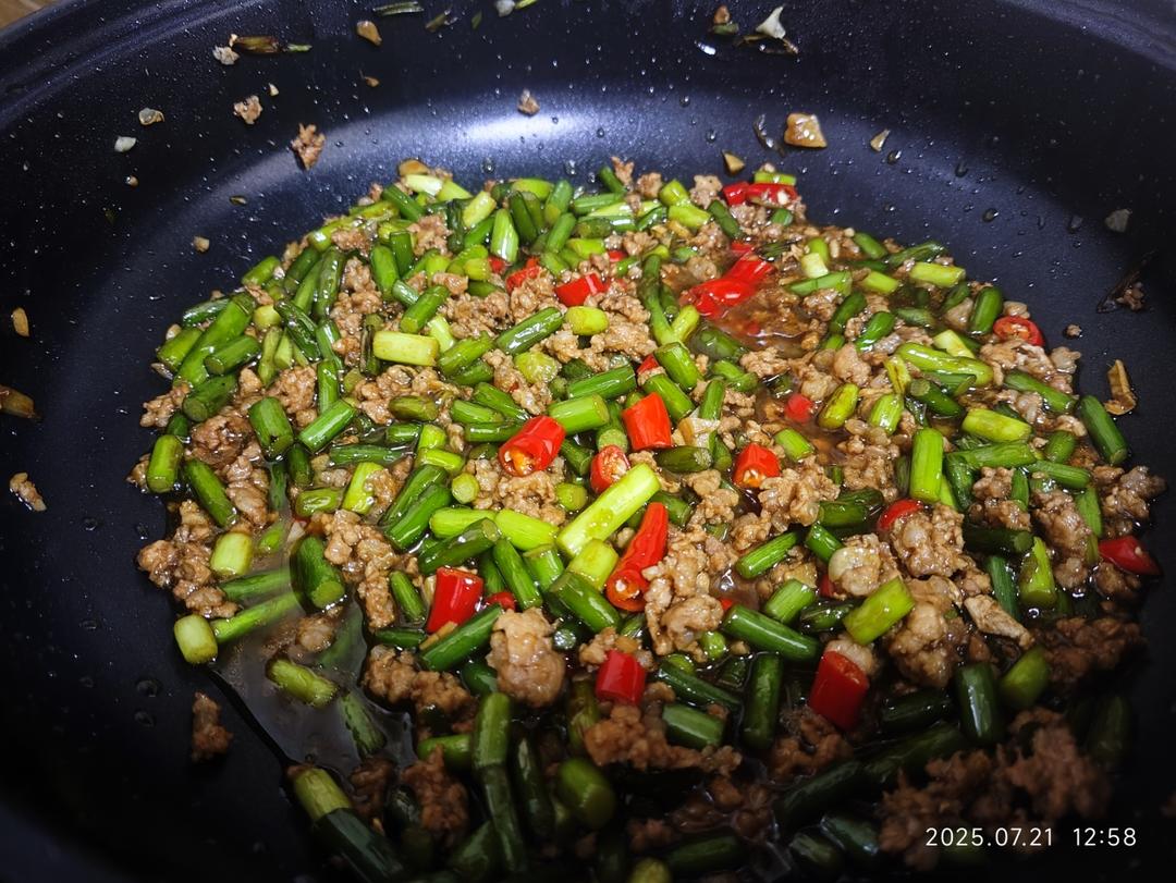 蒜苔炒肉末，三碗米饭都不够吃