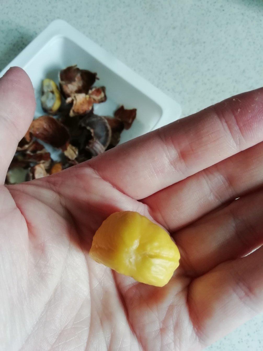 巧剥板栗皮的方法