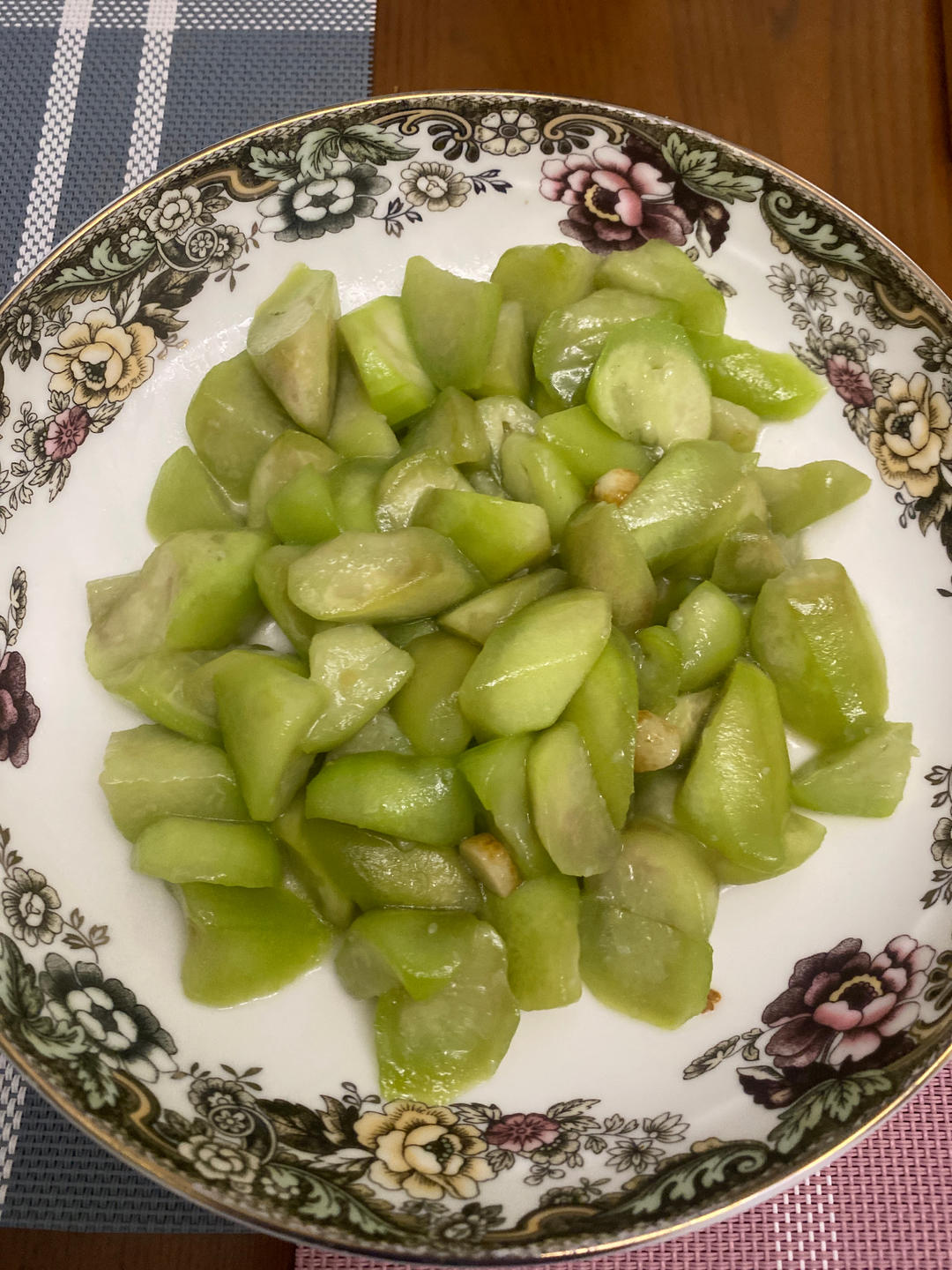 素炒丝瓜|这样做绝了！简单又好吃！