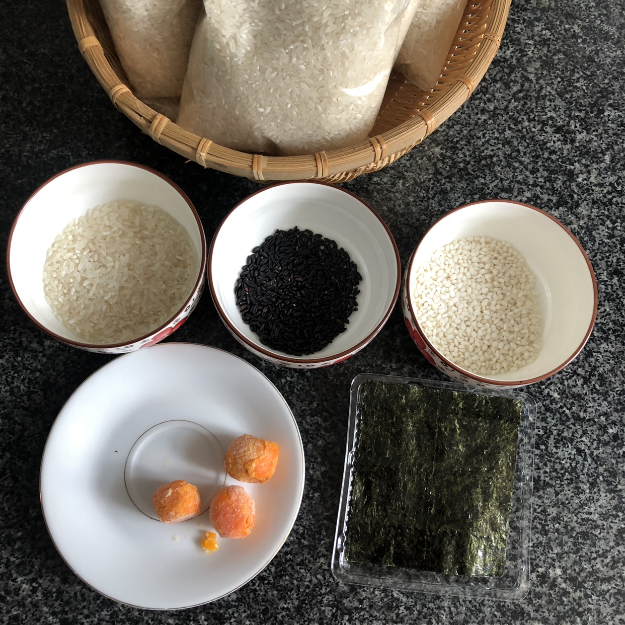咸蛋黄海苔粢饭团的做法 步骤1