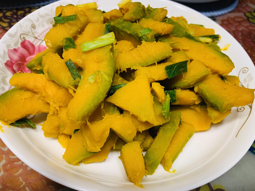 懒吃精做的葱香炒南瓜