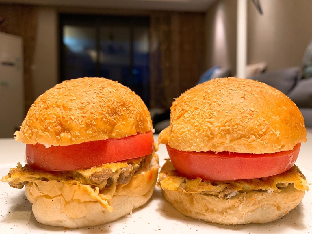 鸡蛋牛肉三明治