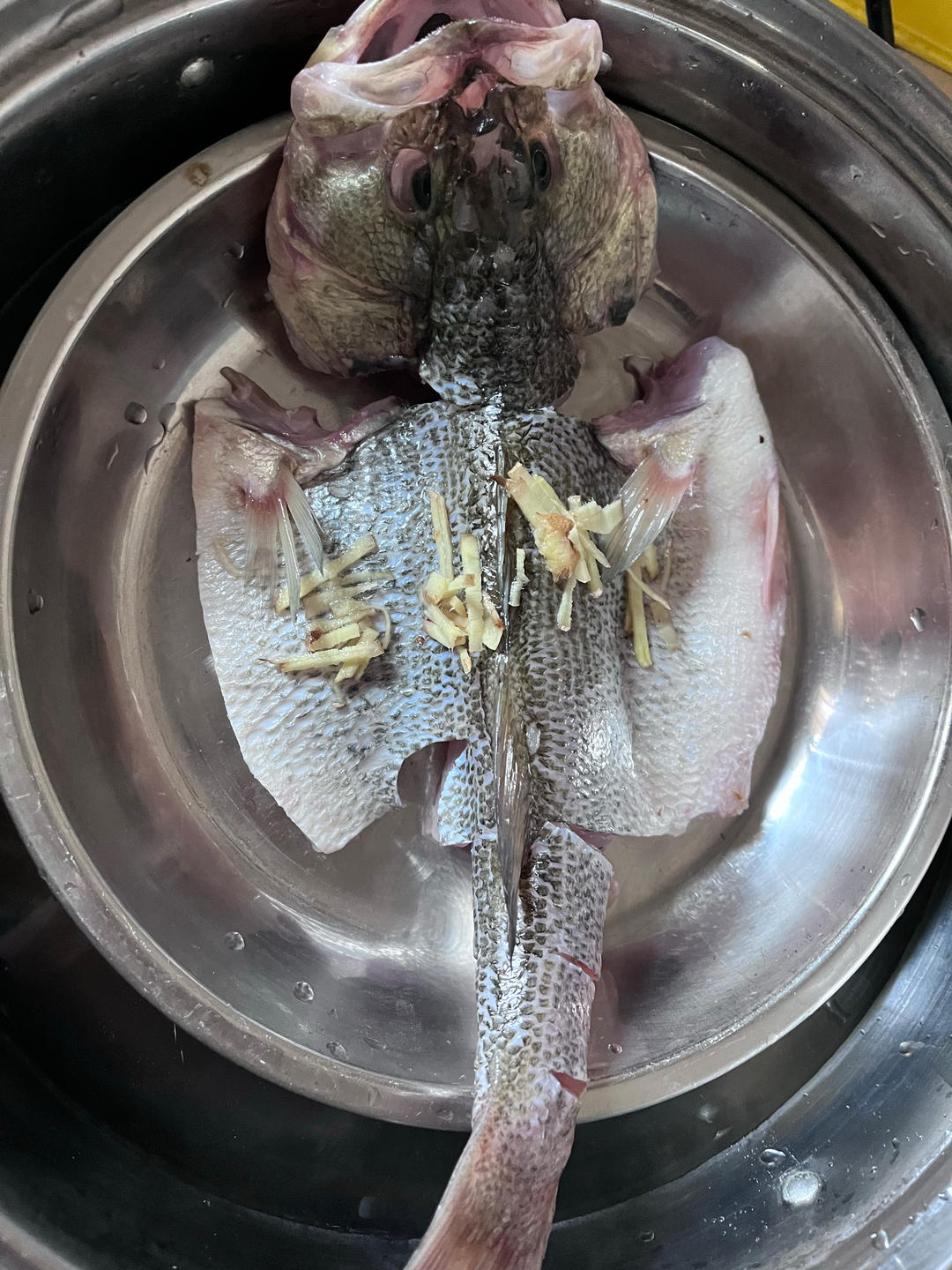 清蒸鲈鱼，肉质鲜嫩