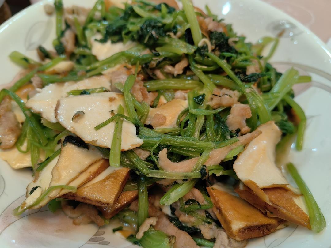 西芹香干炒肉