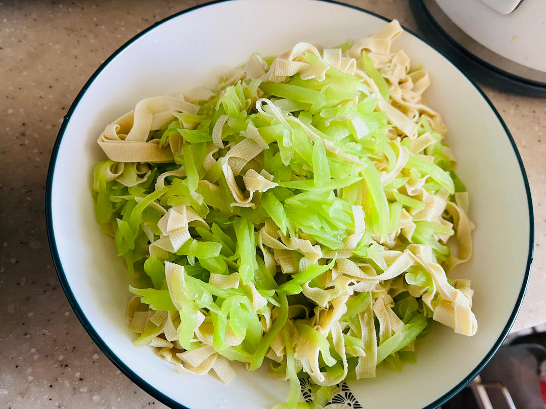 豆皮炒尖椒~爆炒千张