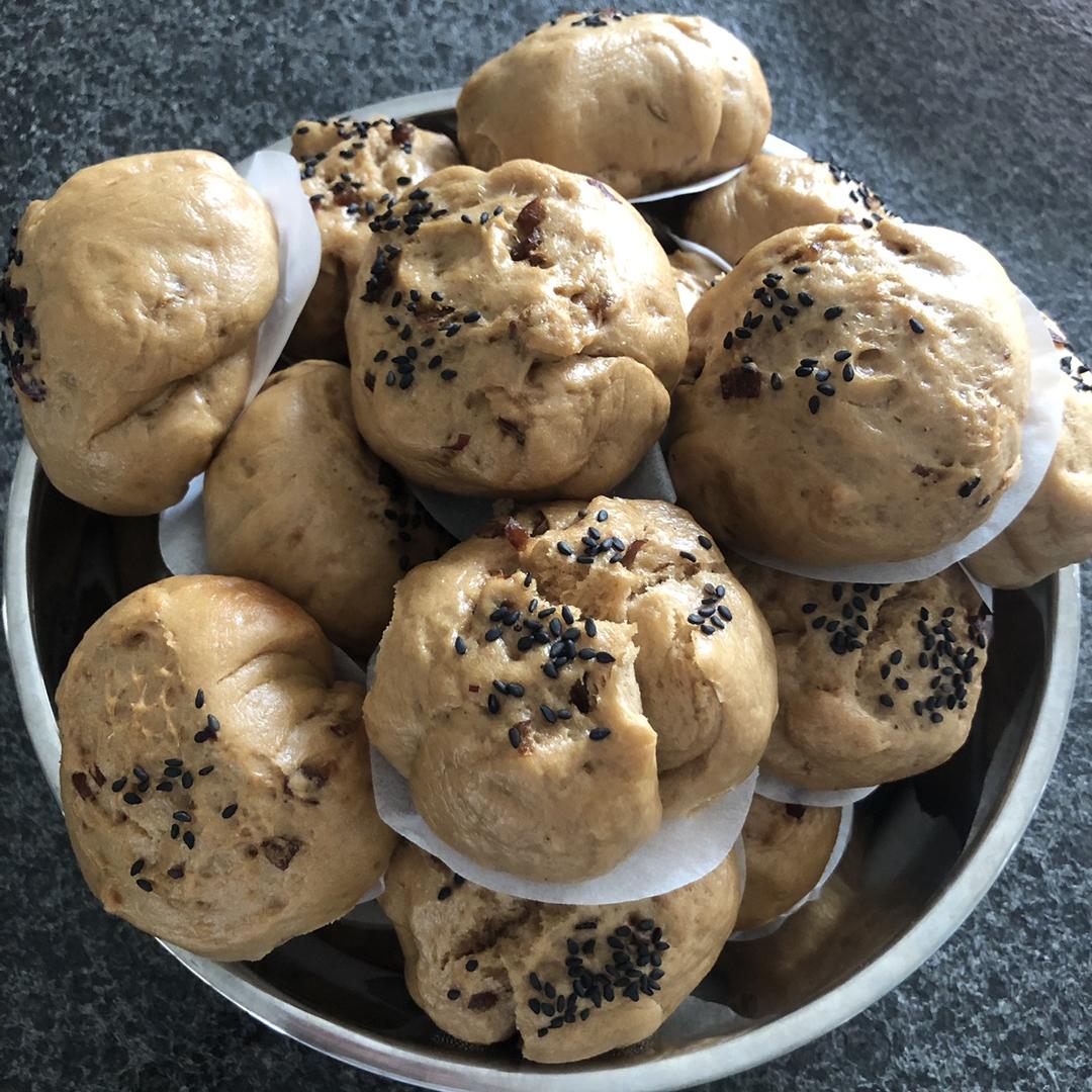 红糖红枣黑芝麻馒头的做法