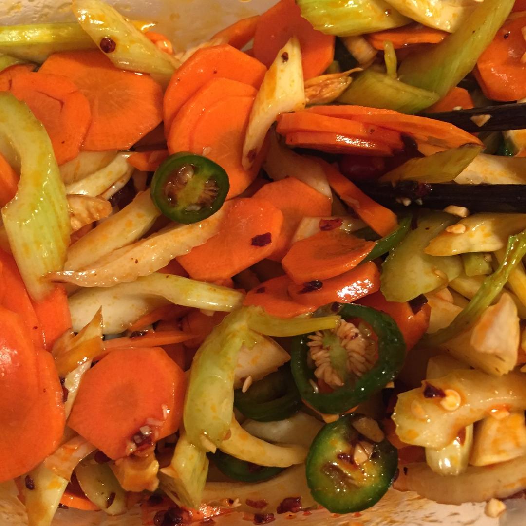 凉拌辣椒胡萝卜