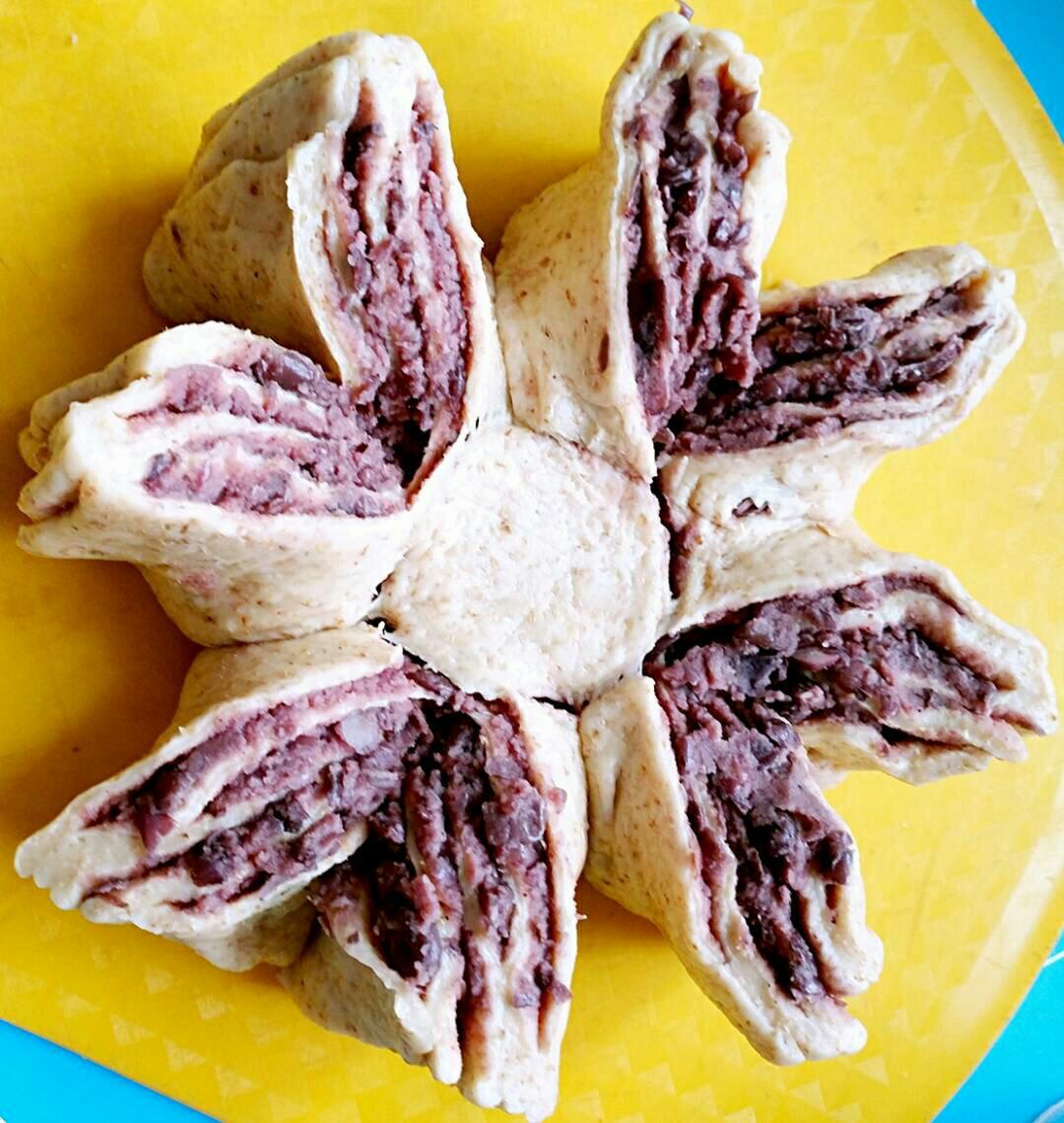 豆沙花式面包