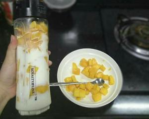 芒果牛奶汁🐮的做法 步骤4