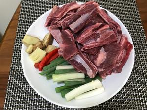 酱烧牛肉盖饭的做法 步骤1