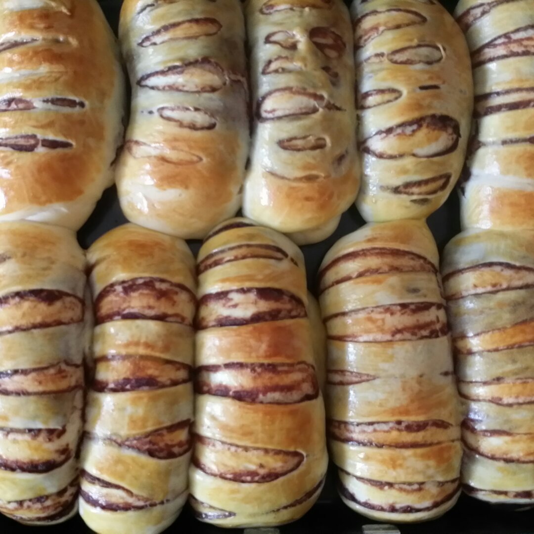 红豆沙面包卷——好吃得不得了#皮黑森林#