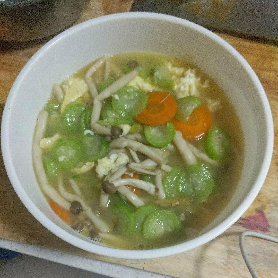 鲜到爆的丝瓜菌菇蛋汤