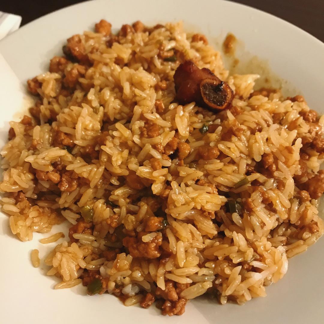 洋葱酥卤肉饭