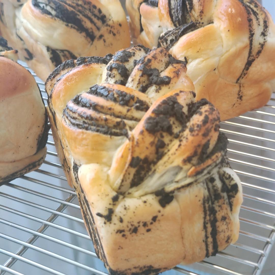 料多多系列--黑芝麻奶酥小吐司